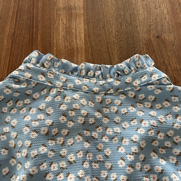 Monteau Blue and White Floral Blouse - NWT - Picture 6 of 6